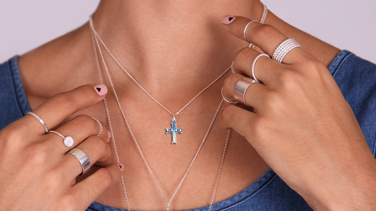 How to Choose the Right Necklace Length for Men and Women